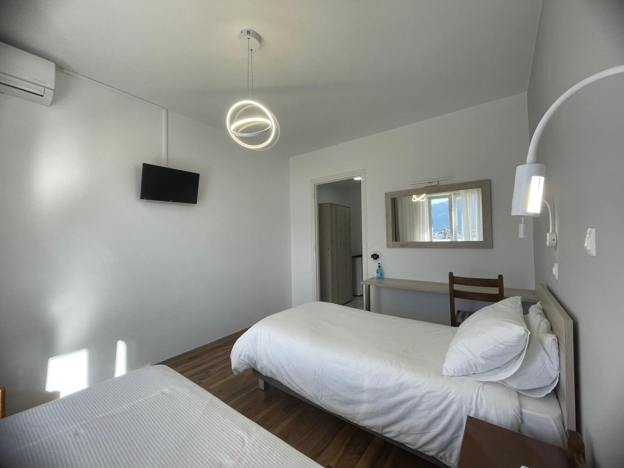 Hotel Anthousa Samos Town Extérieur photo